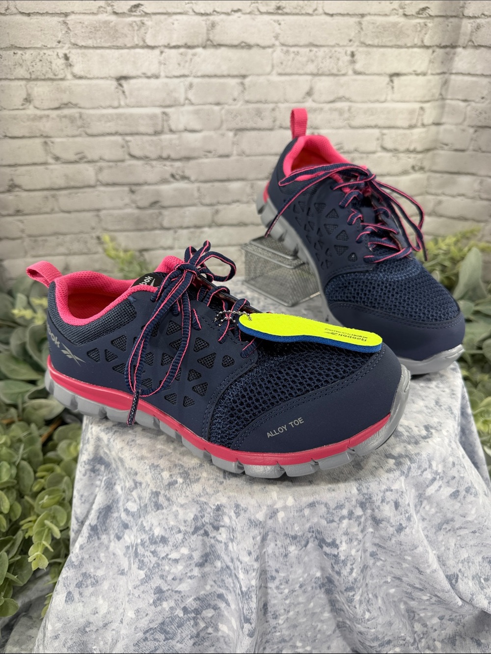 REEBOK “Sublite” Navy & Pink Oil & Slip-Resistant Alloy-Toe Athletic WMS 6W💙NEW